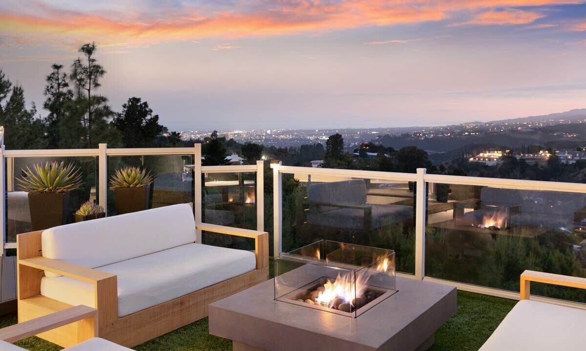 Photo of Others in Hollywood Hills