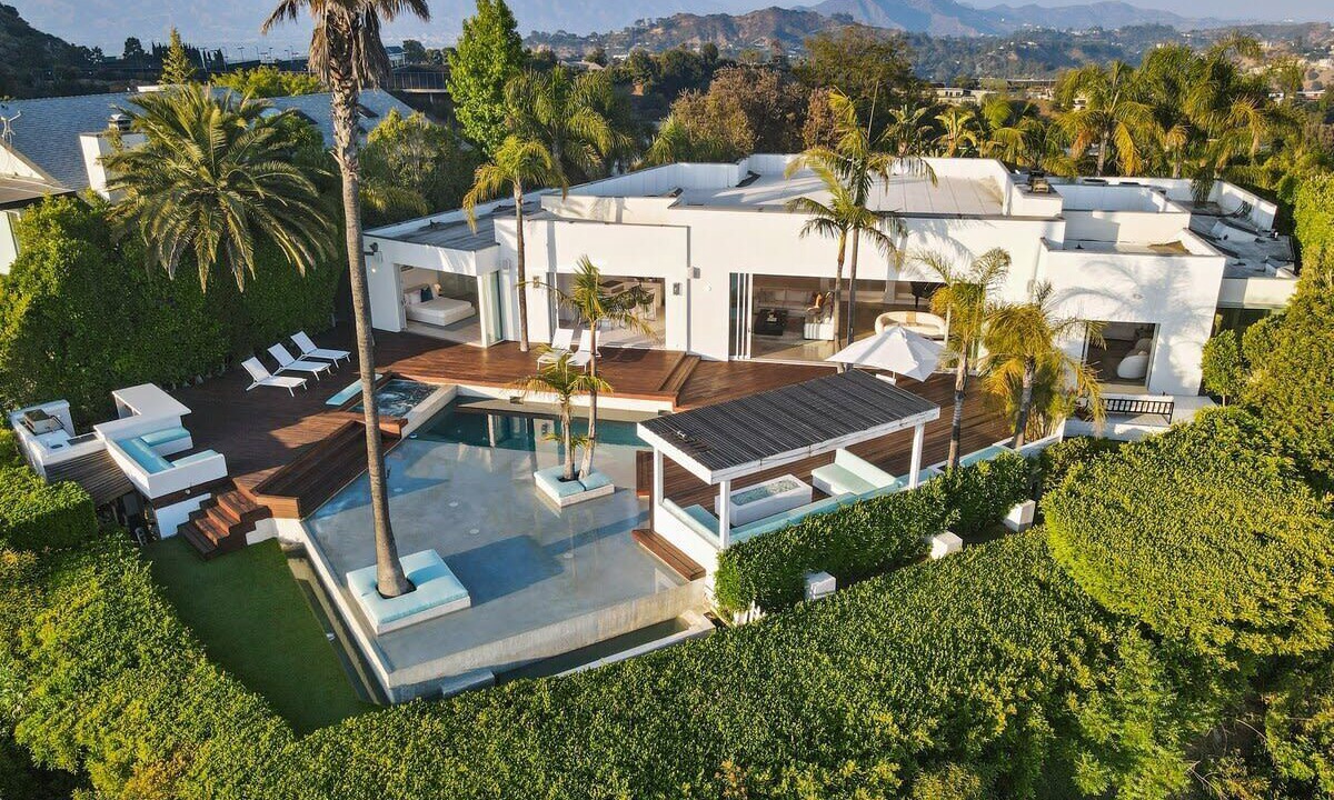 Photo of Others in Hollywood Hills