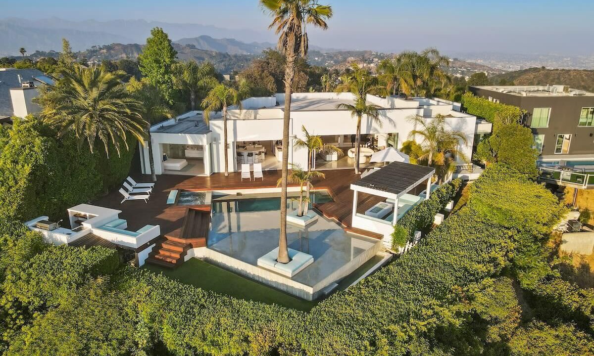 Photo of Others in Hollywood Hills
