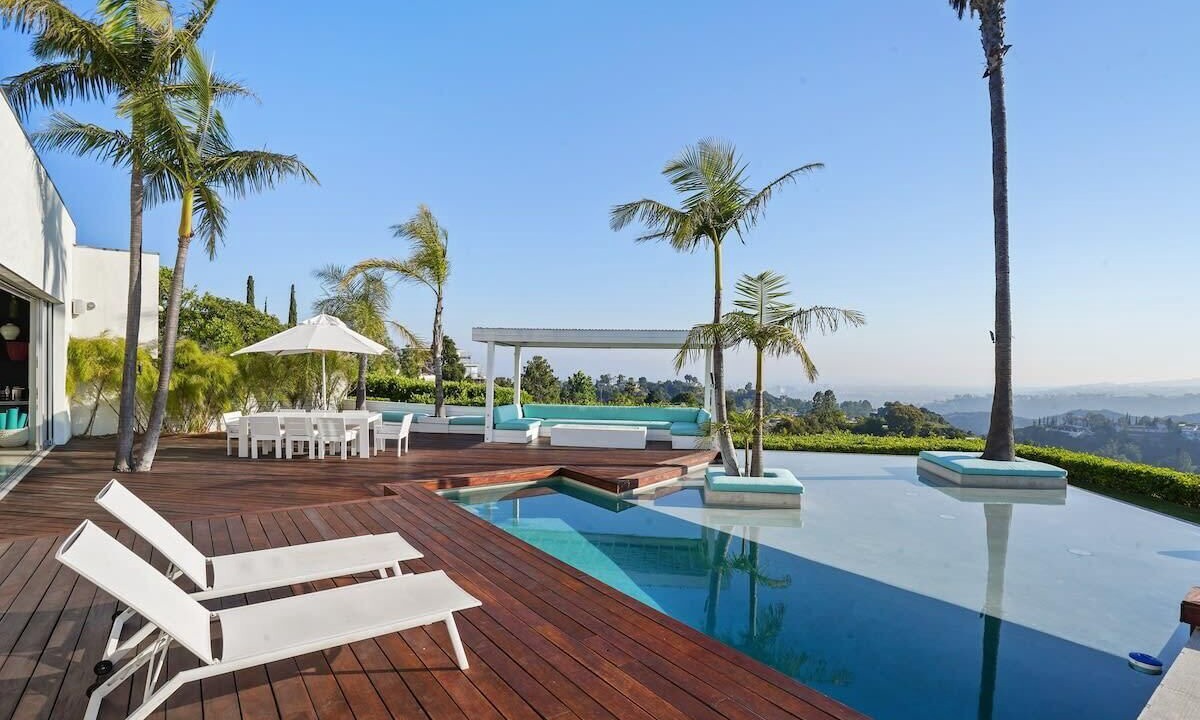Photo of Others in Hollywood Hills