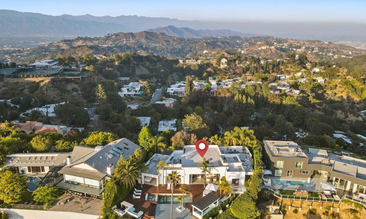 Photo of Others in Hollywood Hills