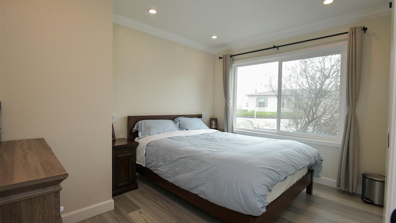 Photo of Bedroom in Edgemar - Pacific Manor