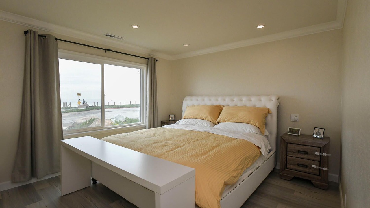 Photo of Bedroom in Edgemar - Pacific Manor