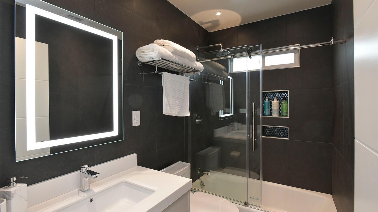 Photo of Bathroom in Edgemar - Pacific Manor