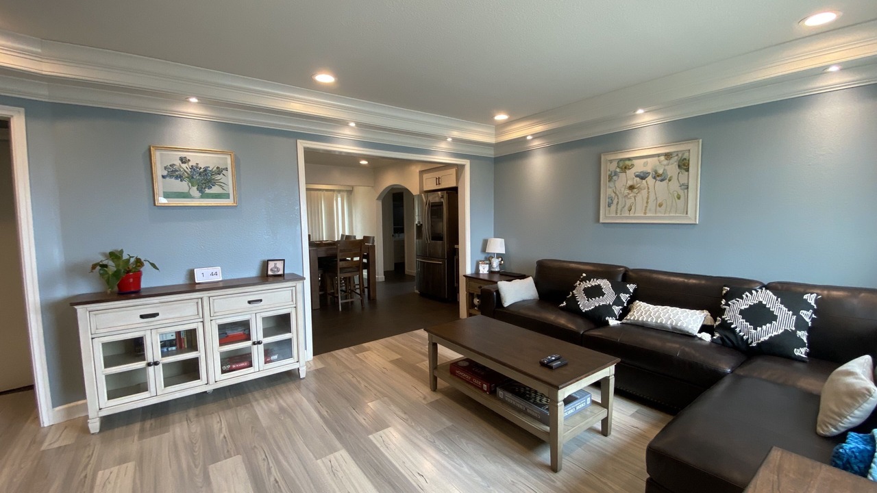 Photo of Livingroom in Edgemar - Pacific Manor