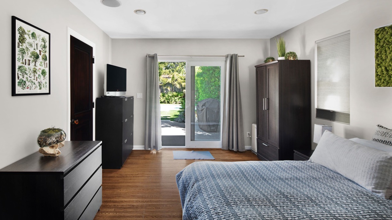 Photo of Bedroom in Mid-Wilshire