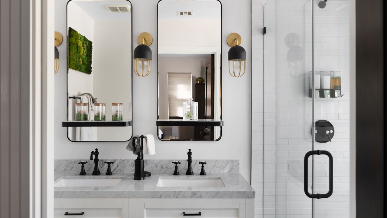 Photo of Bathroom in Mid-Wilshire