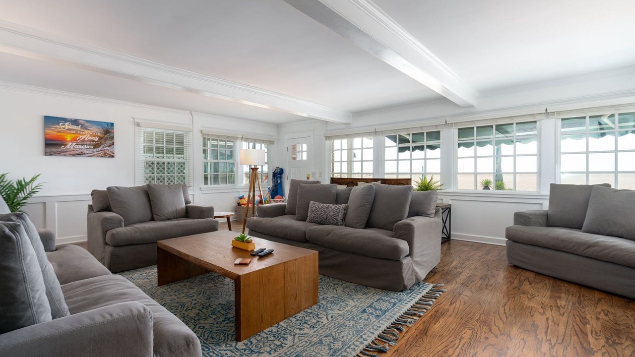Photo of Livingroom in Balboa Peninsula