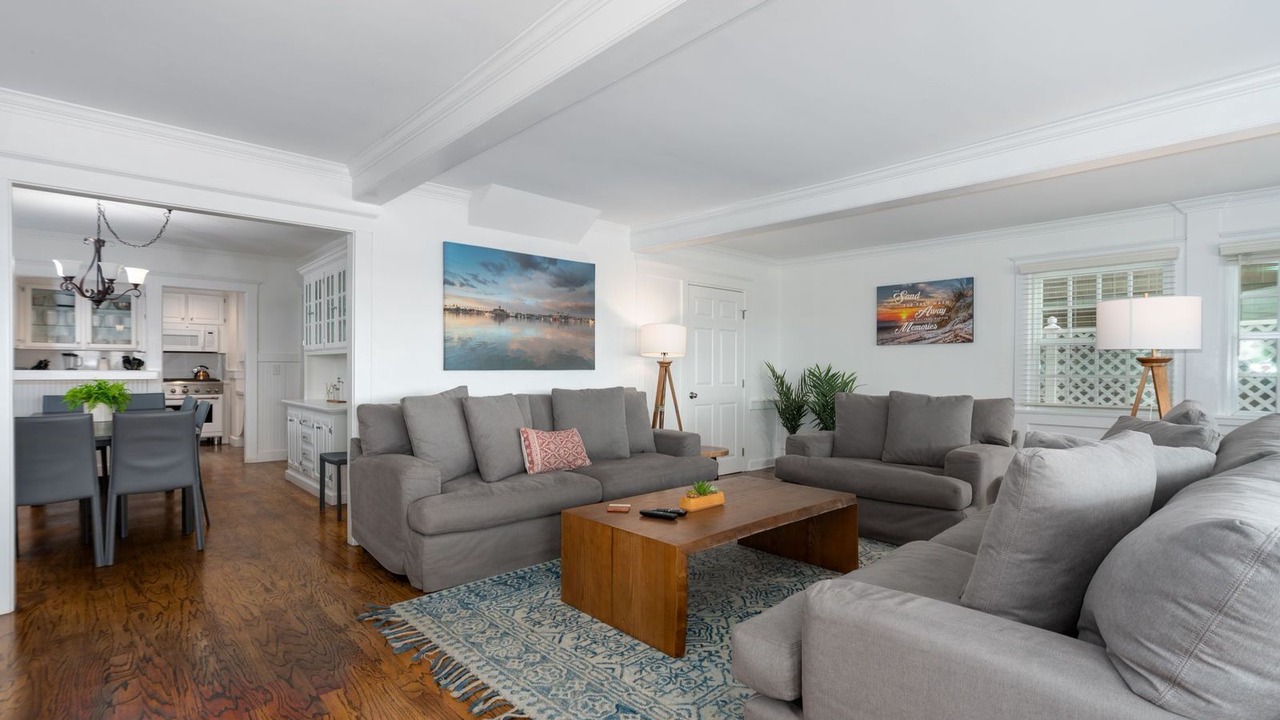 Photo of Livingroom in Balboa Peninsula