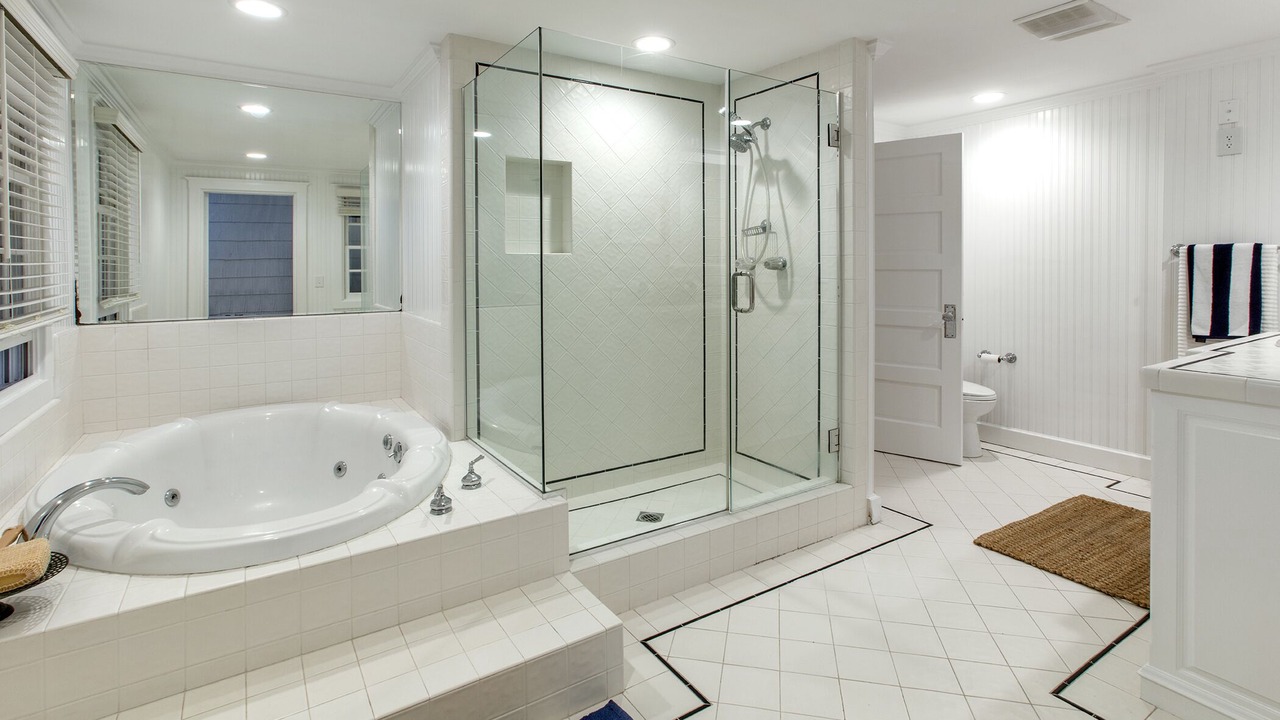 Photo of Bathroom in Balboa Peninsula
