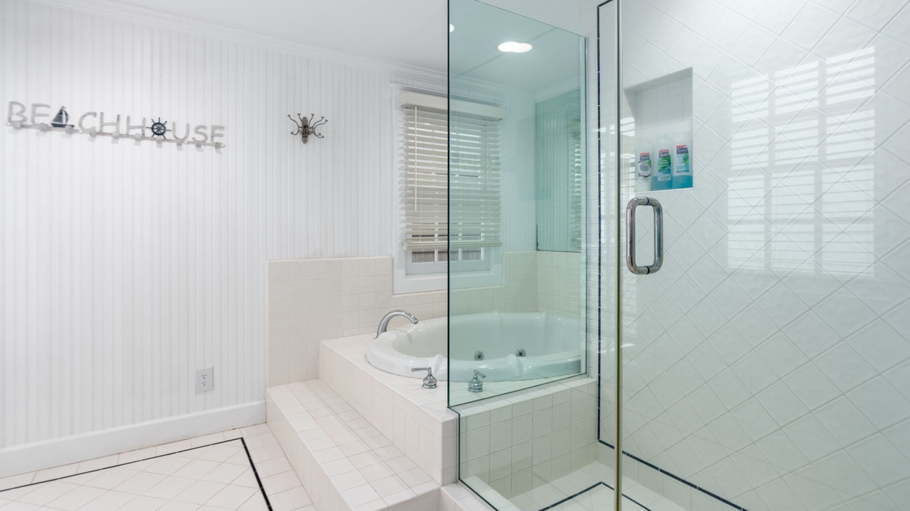 Photo of Bathroom in Balboa Peninsula