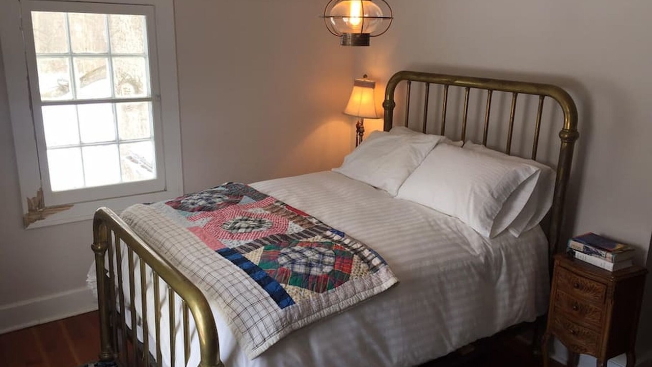 Photo of Bedroom in Hollowville
