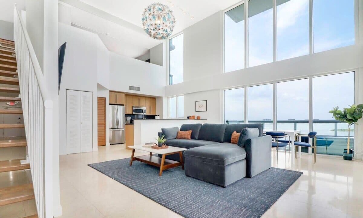 Photo of Livingroom in North Bay Village