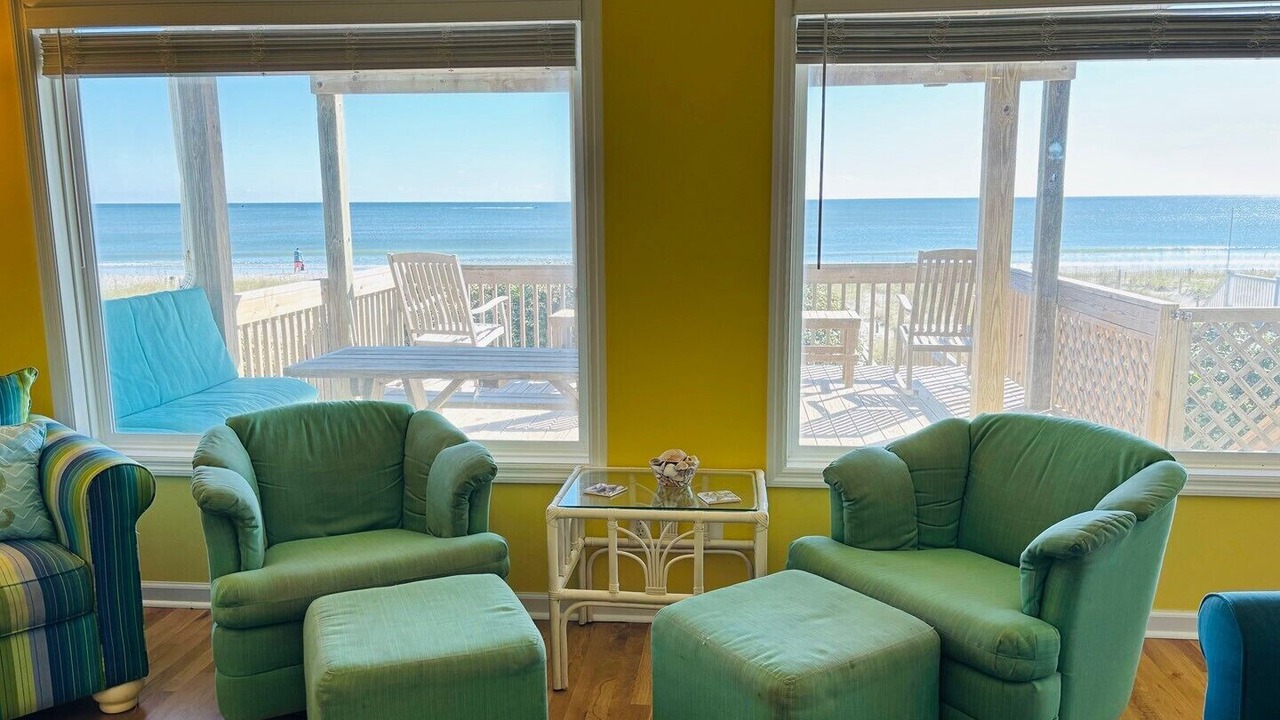 Photo of Livingroom in Holden Beach