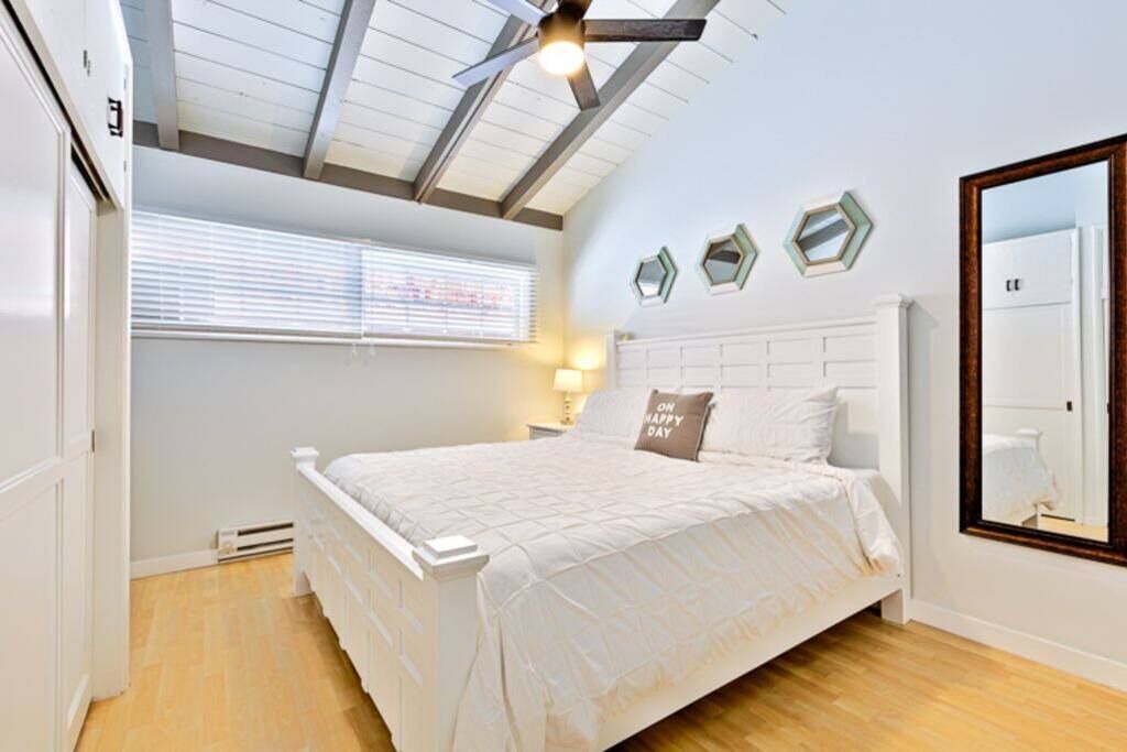 Photo of Bedroom in La Jolla Shores