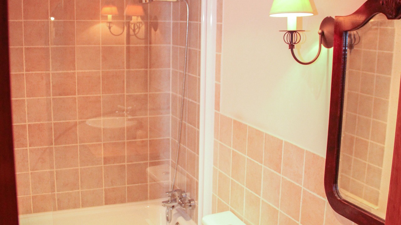 Photo of Bathroom in Llampaies