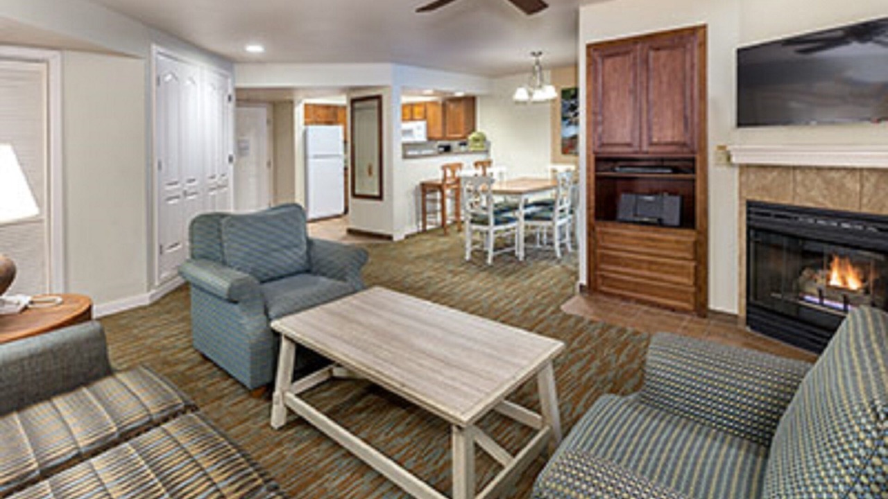 Photo of Livingroom in Round Hill Village