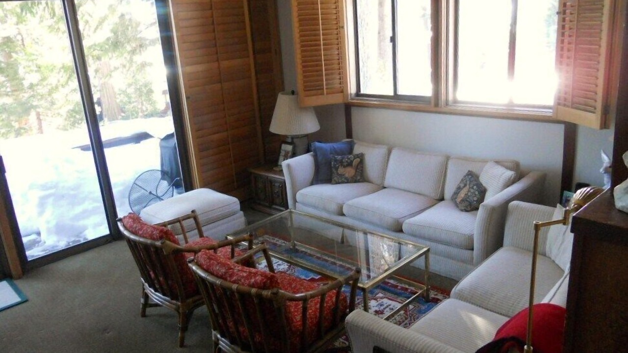 Photo of Livingroom in Tahoe Tavern