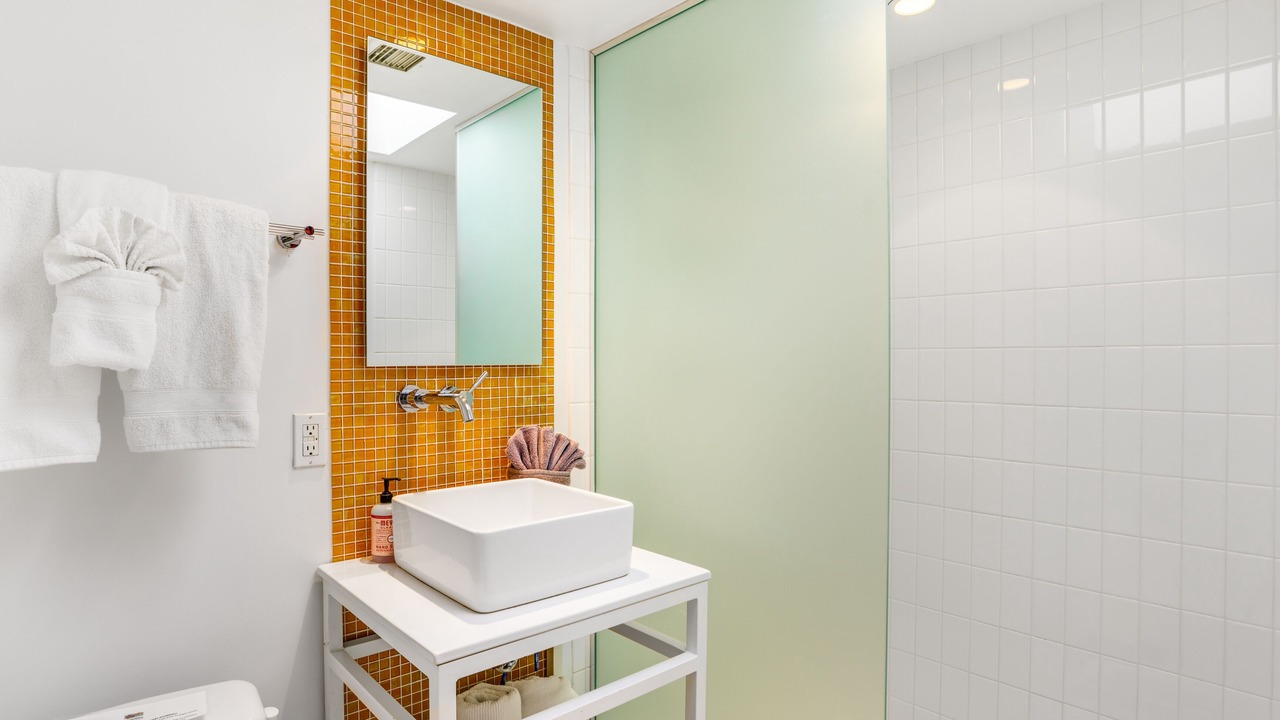 Photo of Bathroom in Racquet Club Estates