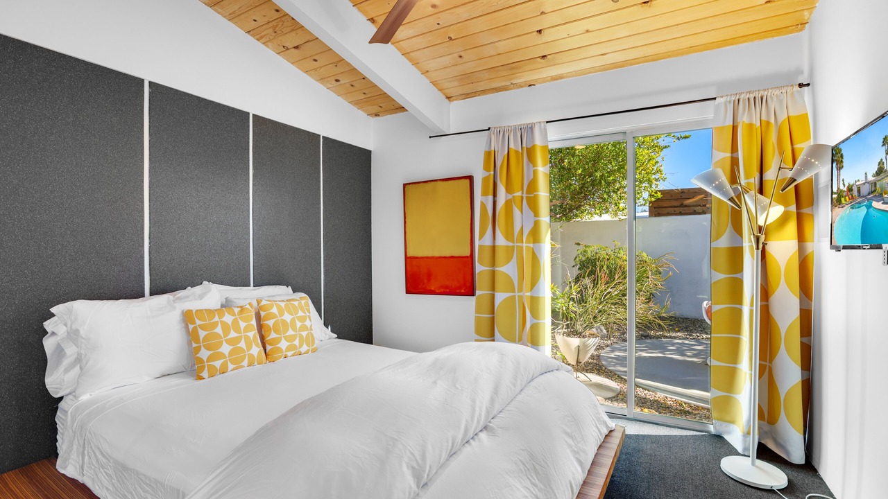 Photo of Bedroom in Racquet Club Estates