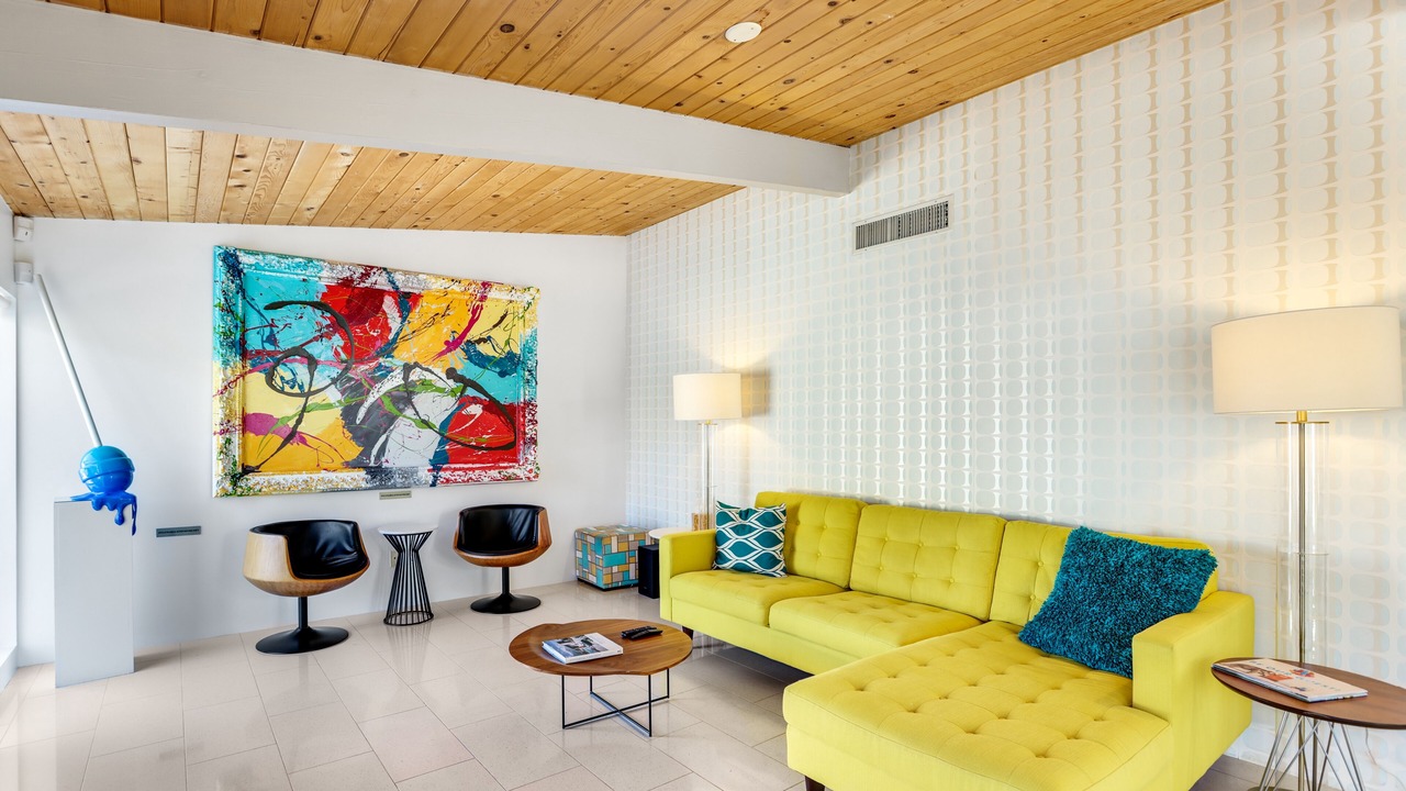 Photo of Livingroom in Racquet Club Estates