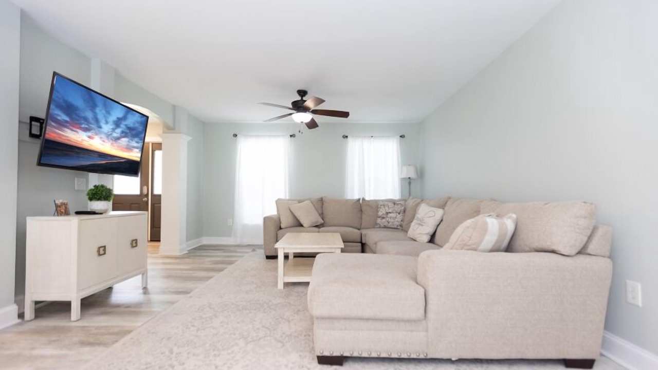 Photo of Livingroom in Town Bank