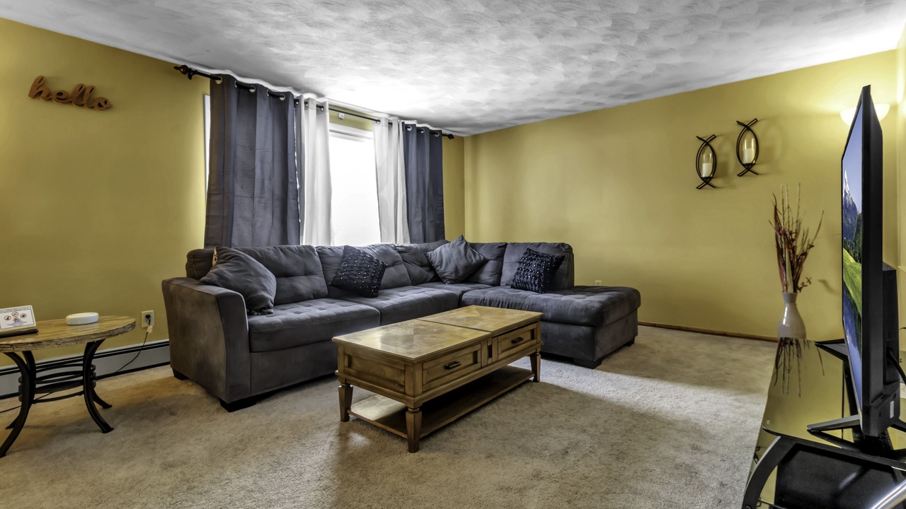 Photo of Livingroom in Depew
