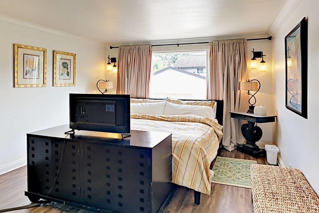 Photo of Bedroom in East Side Costa Mesa