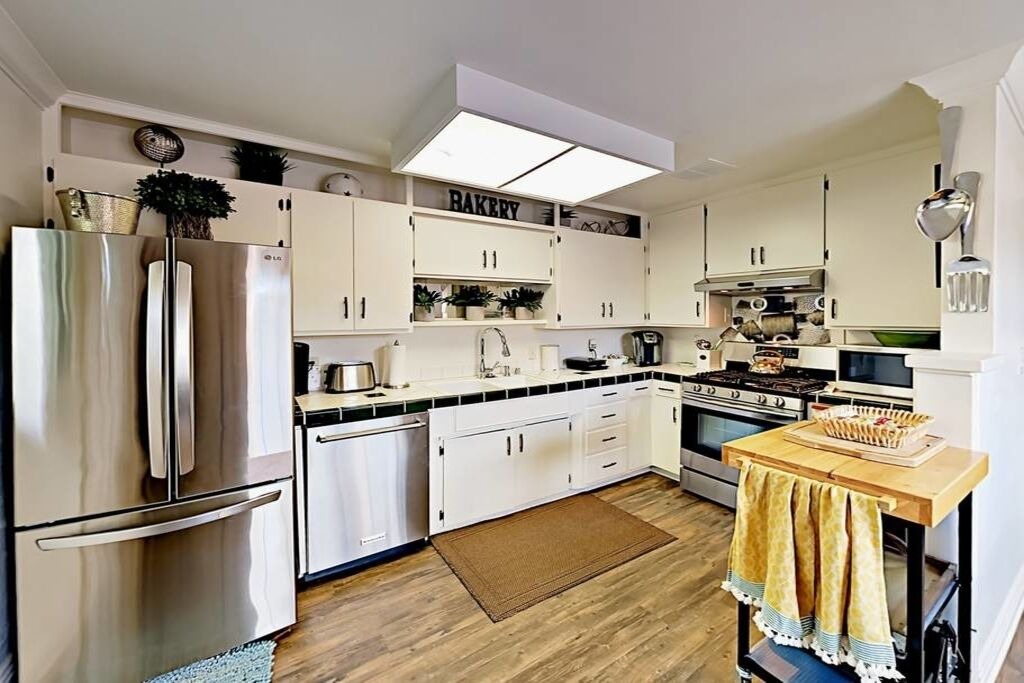 Photo of Kitchen in East Side Costa Mesa