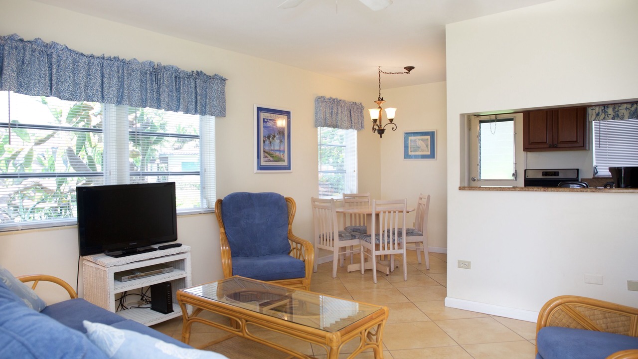 Photo of Livingroom in Hillsboro Beach