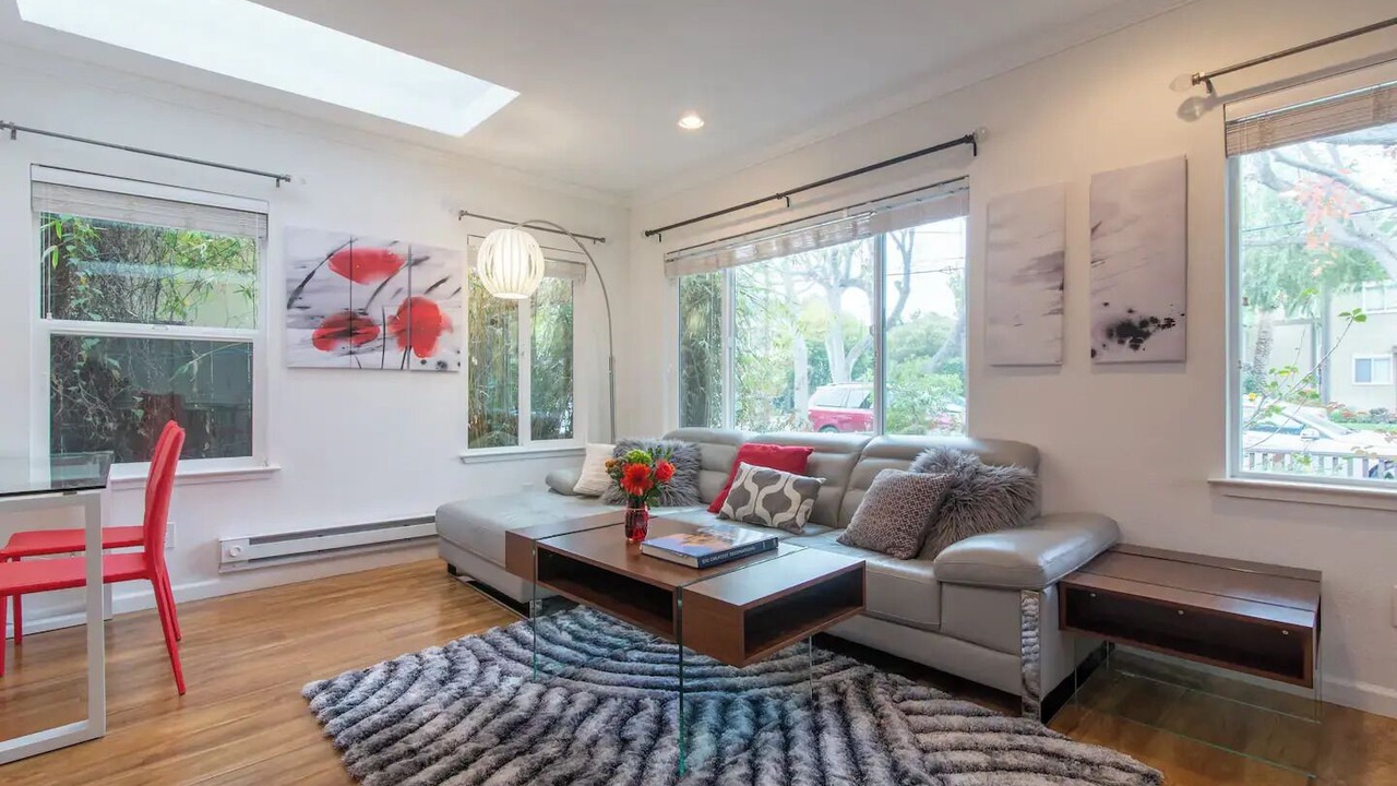 Photo of Livingroom in Stanford