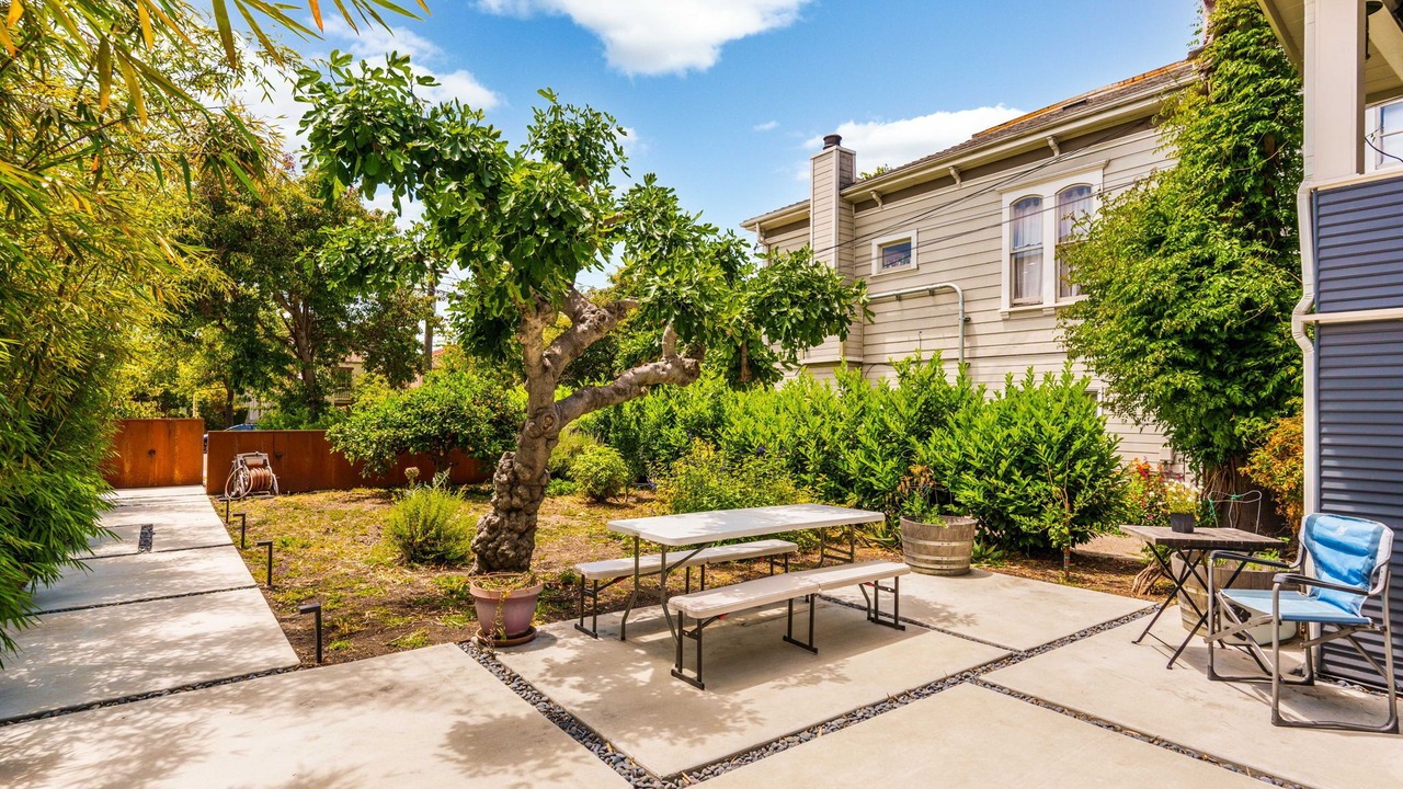 Photo of Outdoor in Upper Telegraph