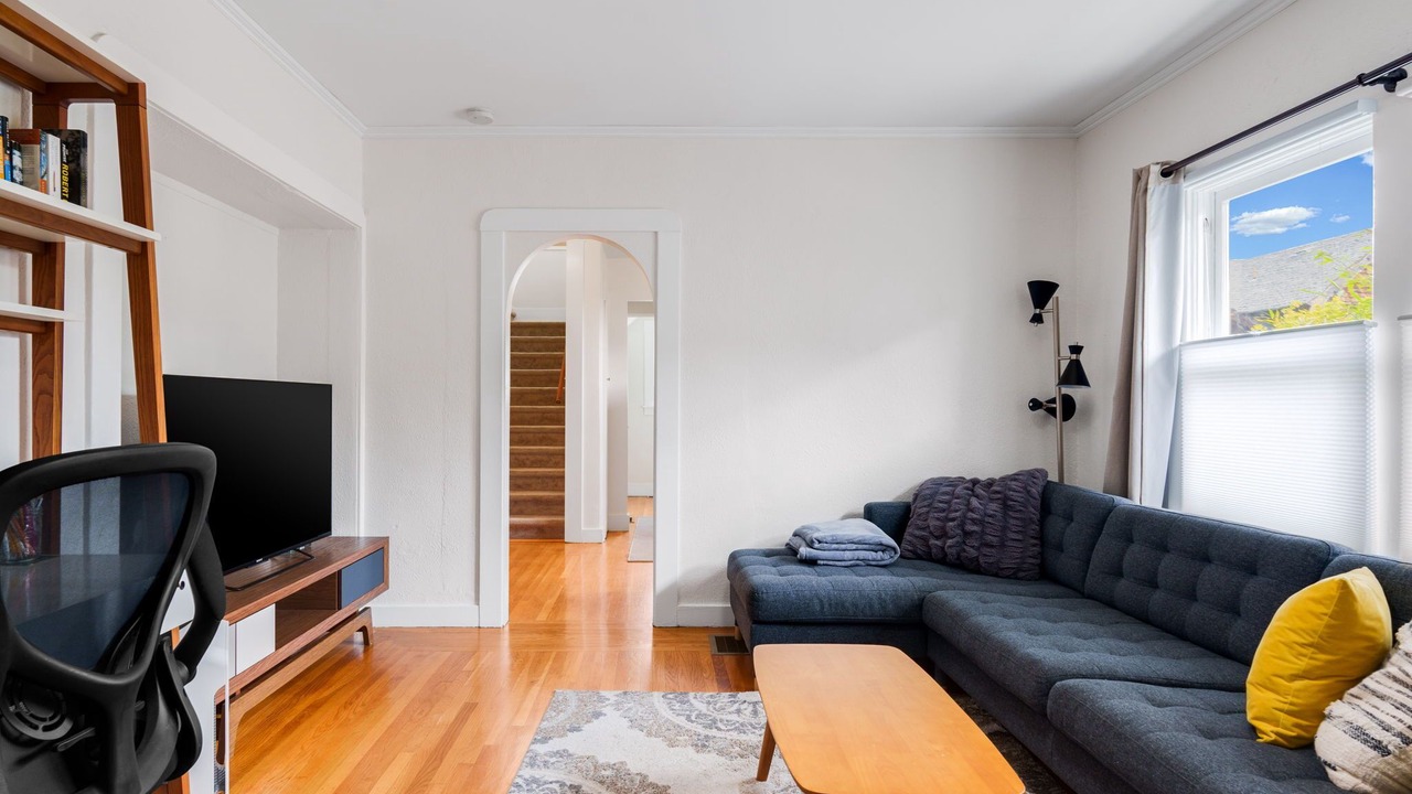 Photo of Livingroom in Upper Telegraph