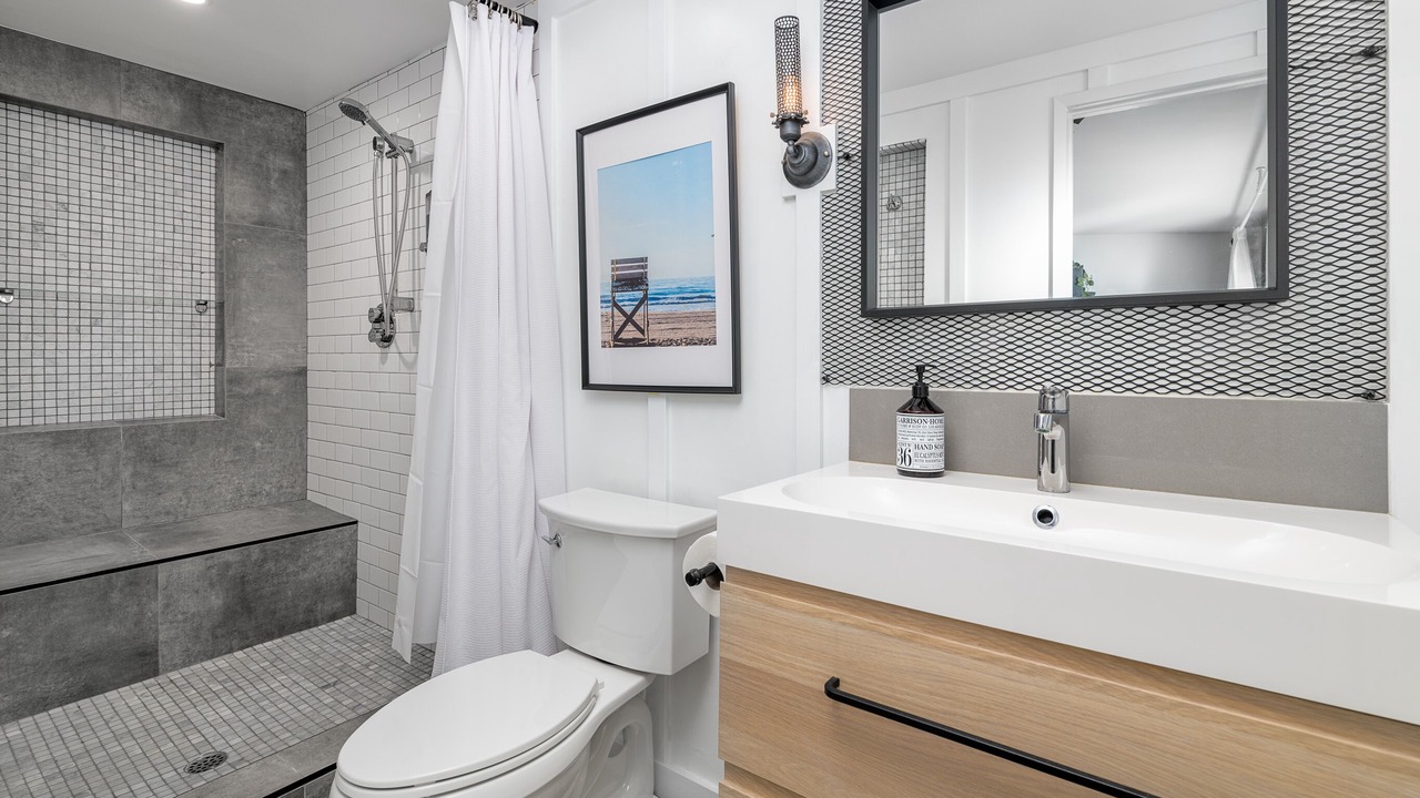 Photo of Bathroom in Vista