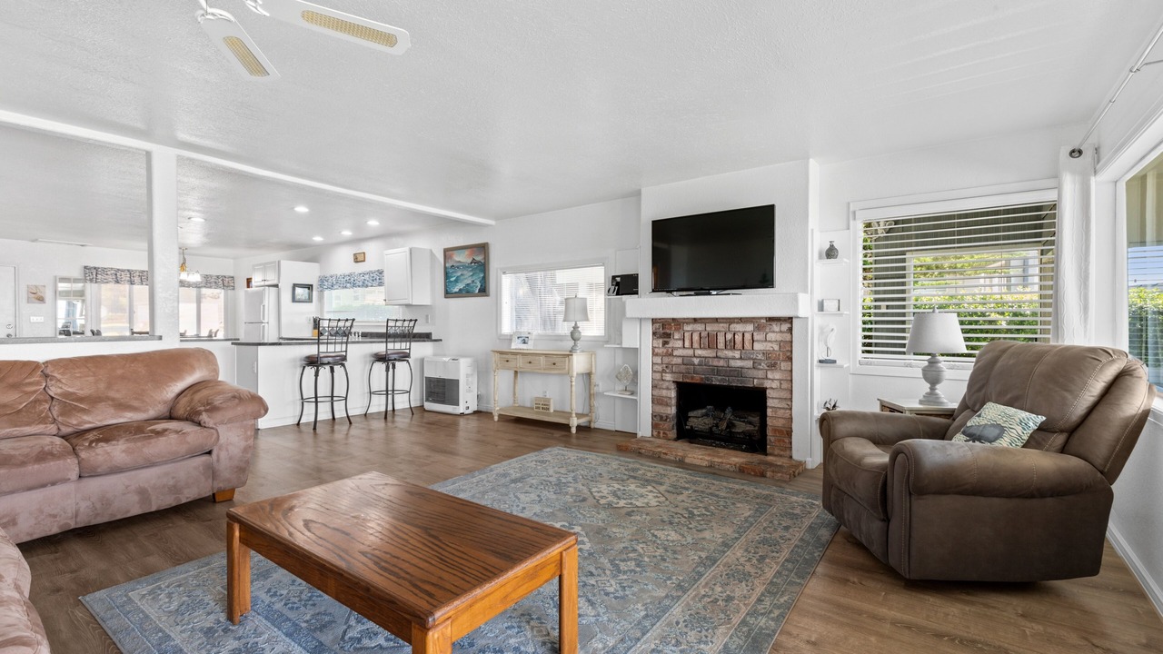 Photo of Livingroom in Crescent City North
