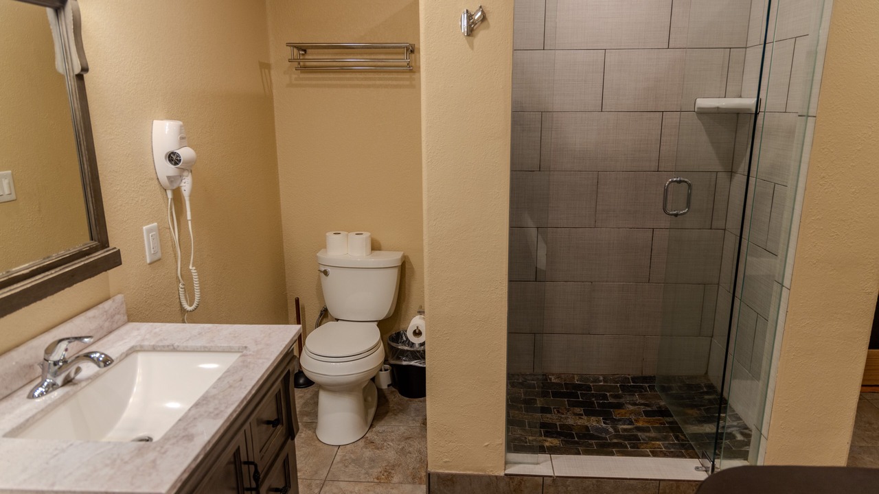 Photo of Bathroom in Country Club Estates