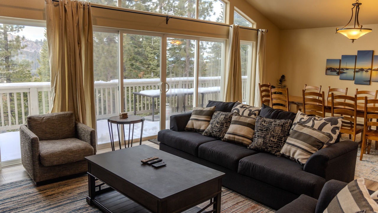 Photo of Livingroom in Country Club Estates