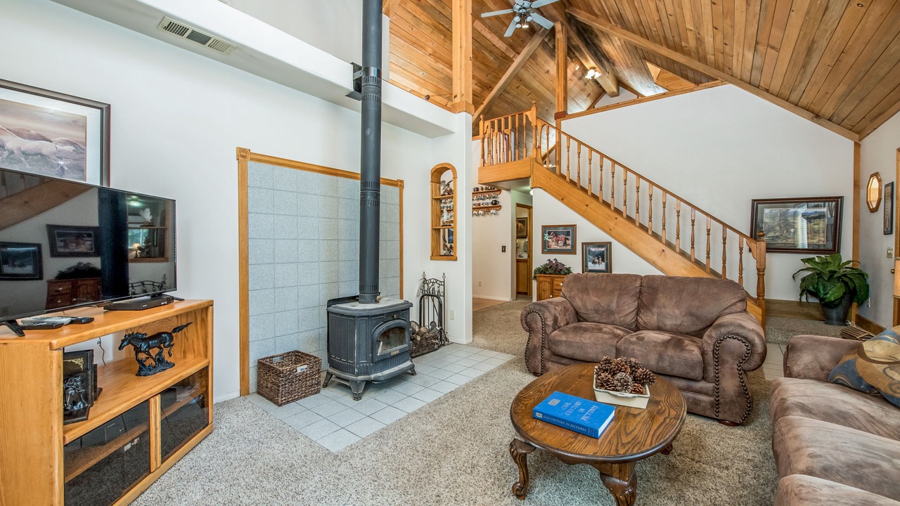 Photo of Livingroom in Shaver Lake