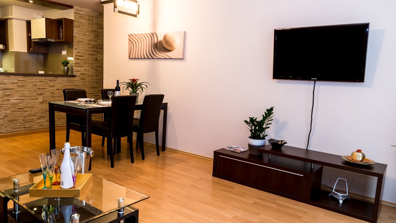 Photo of Livingroom in 13th District