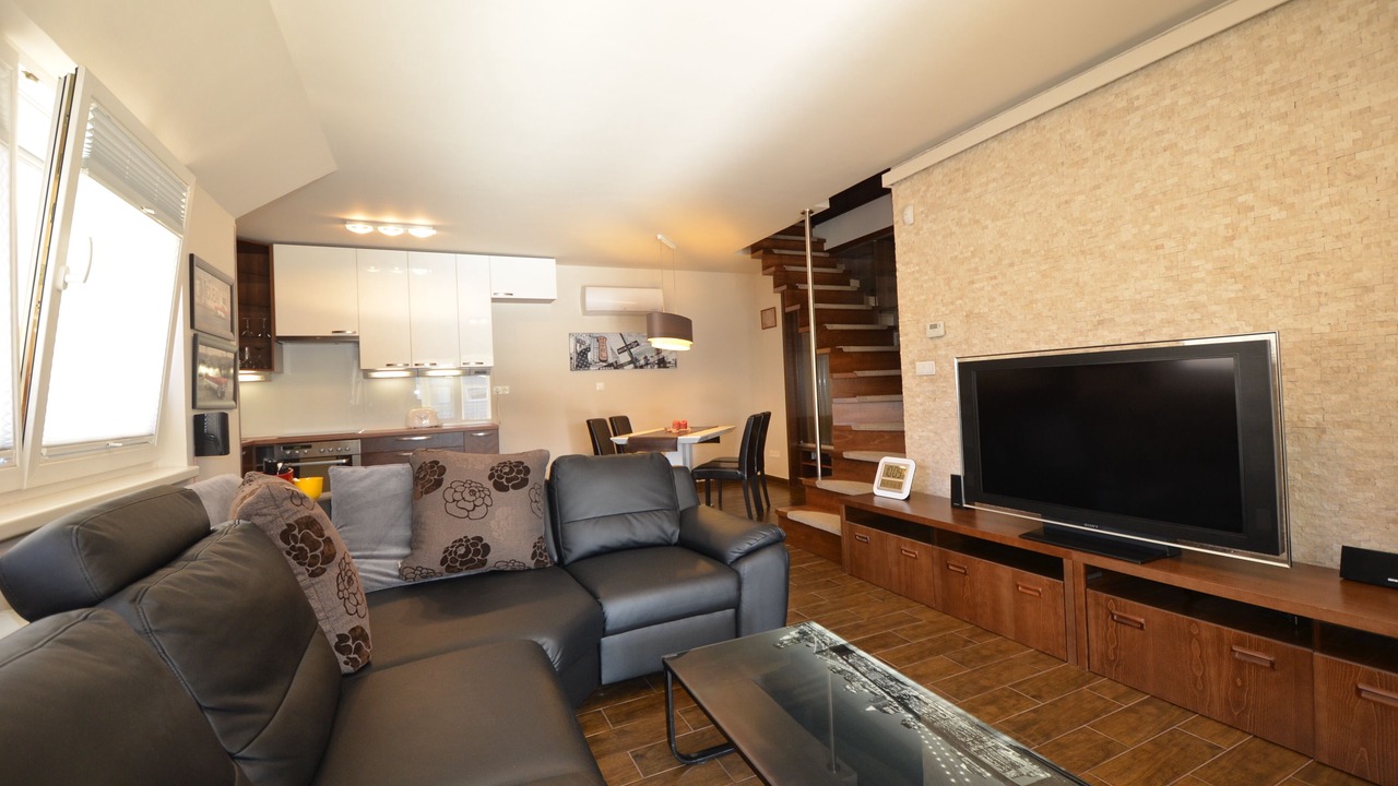 Photo of Livingroom in 13th District