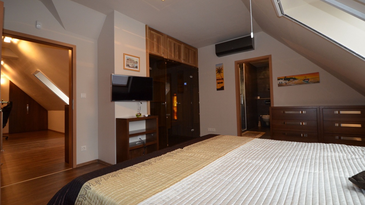 Photo of Bedroom in 13th District