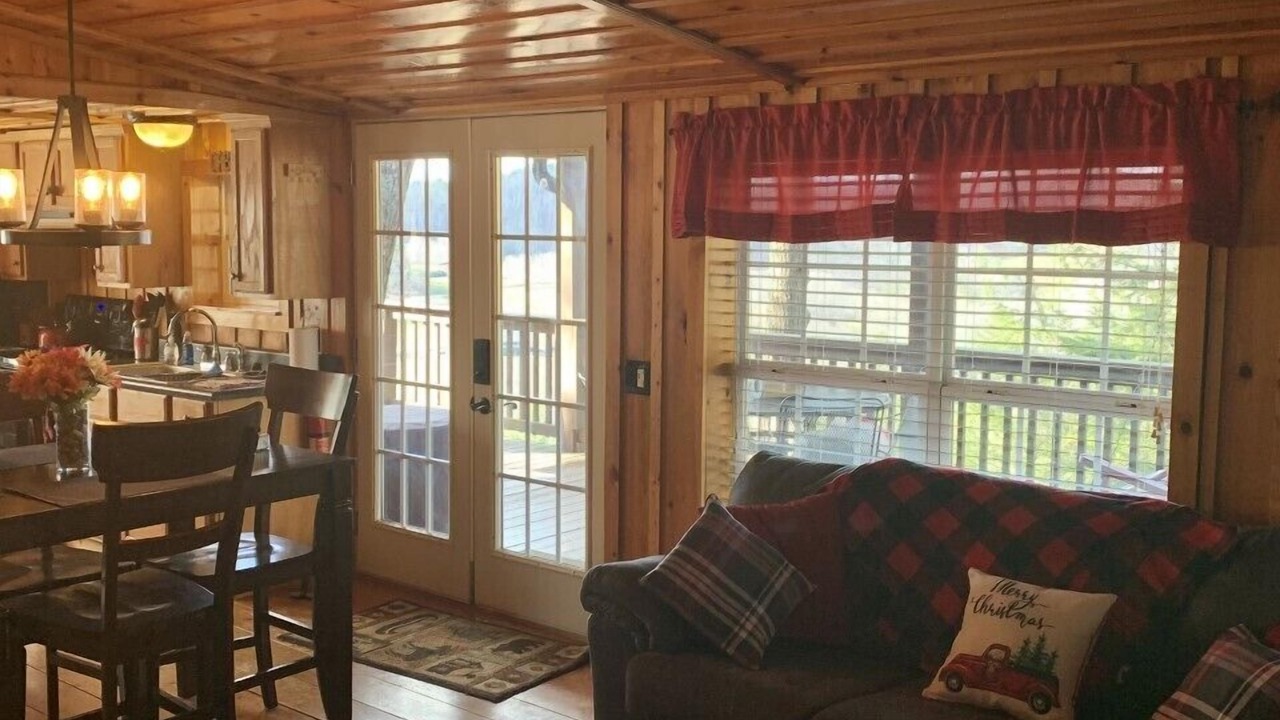 Photo of Livingroom in Lansing