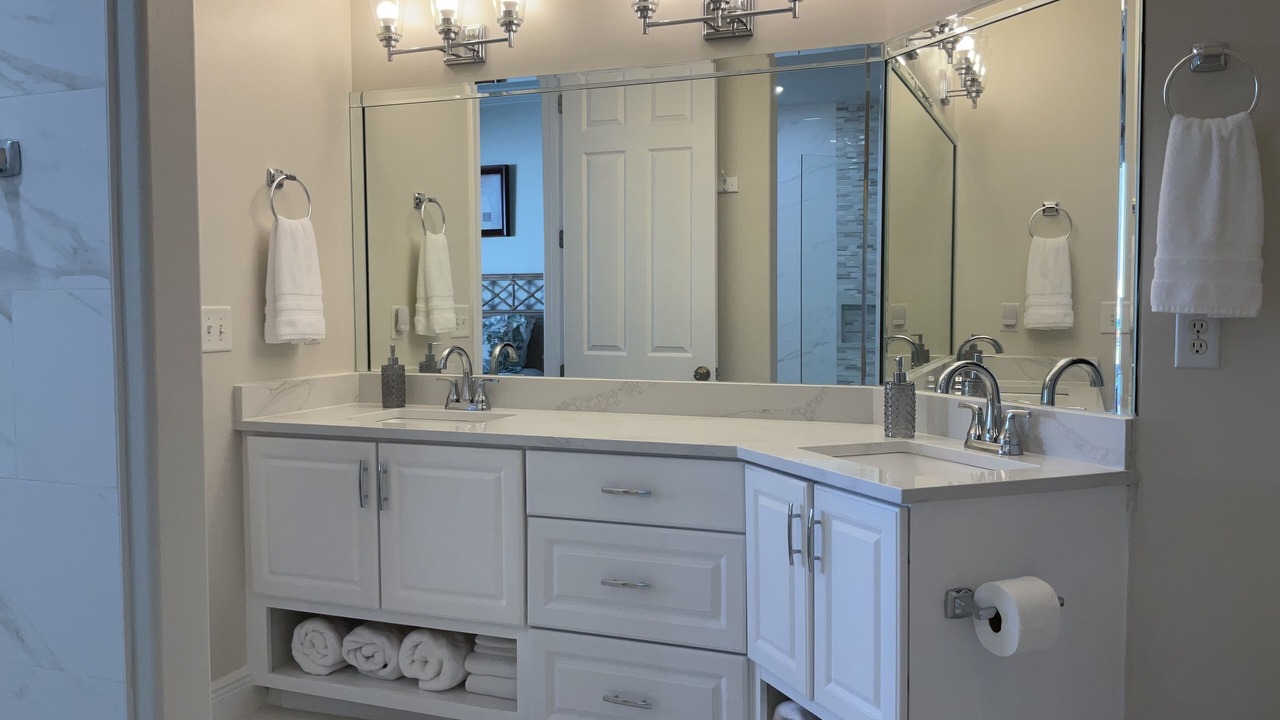 Photo of Bathroom in Orange Beach East
