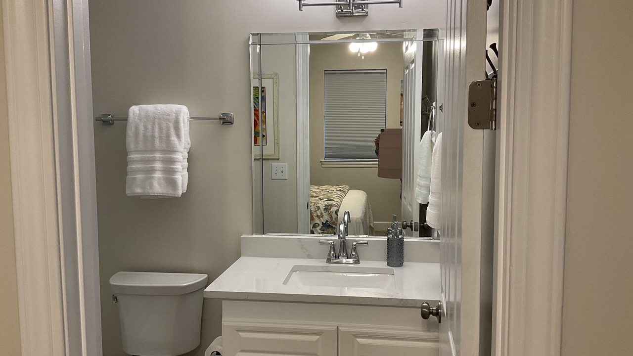 Photo of Bathroom in Orange Beach East