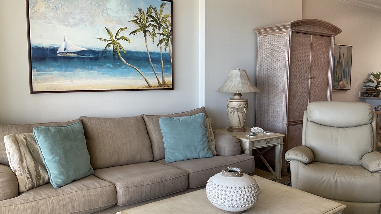Photo of Livingroom in Orange Beach East