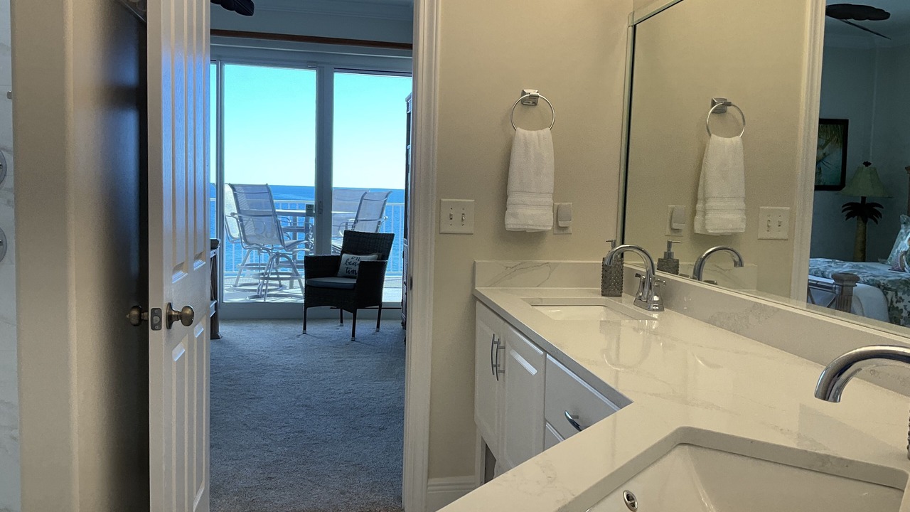 Photo of Bathroom in Orange Beach East