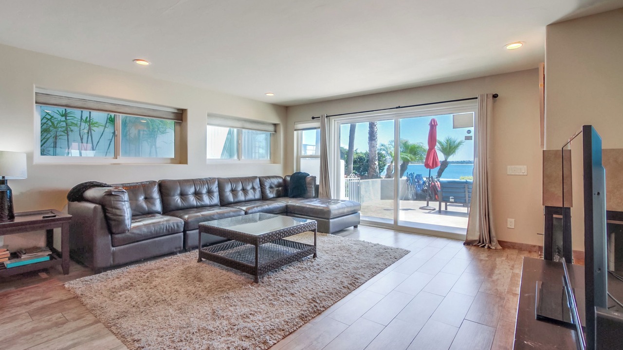Photo of Livingroom in Crown Point
