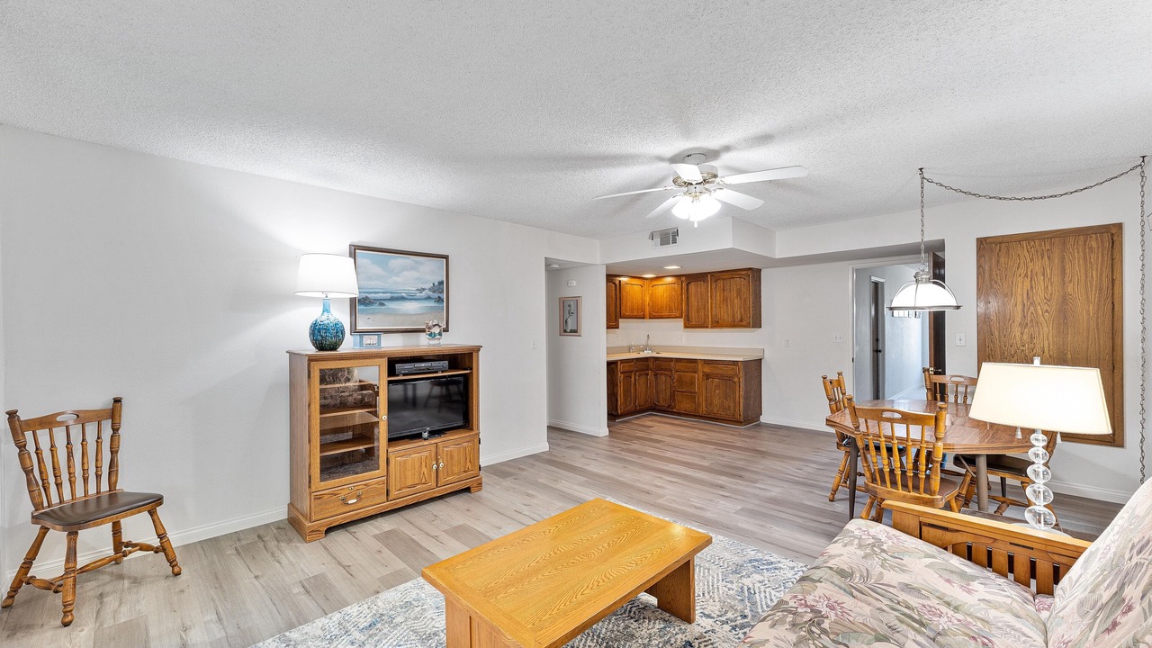 Photo of Livingroom in Silver Strand