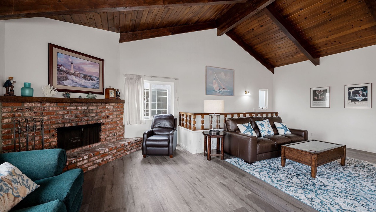 Photo of Livingroom in Silver Strand