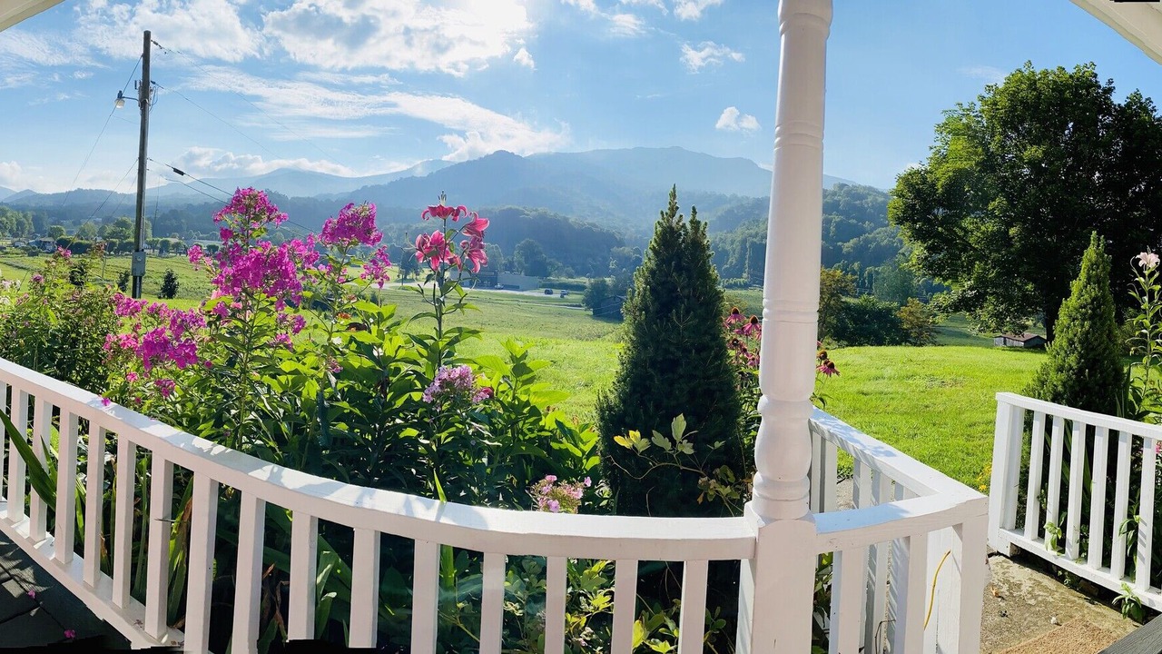 Photo of Patio Balcony in Bakersville